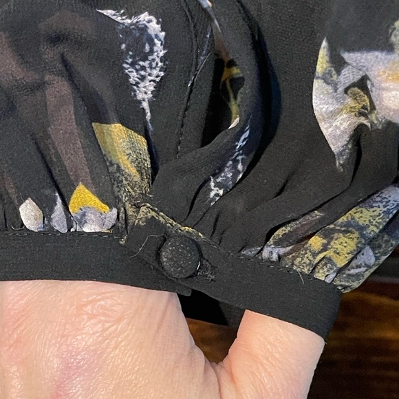 A New Day black floral blouse. XXL. - Picture 3 of 9